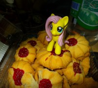 Fluttershy and pechenie.JPG